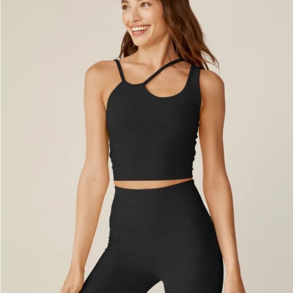 Beyond Yoga Spacedye Shapeshift Cropped
Tank, gently worn, size medium.